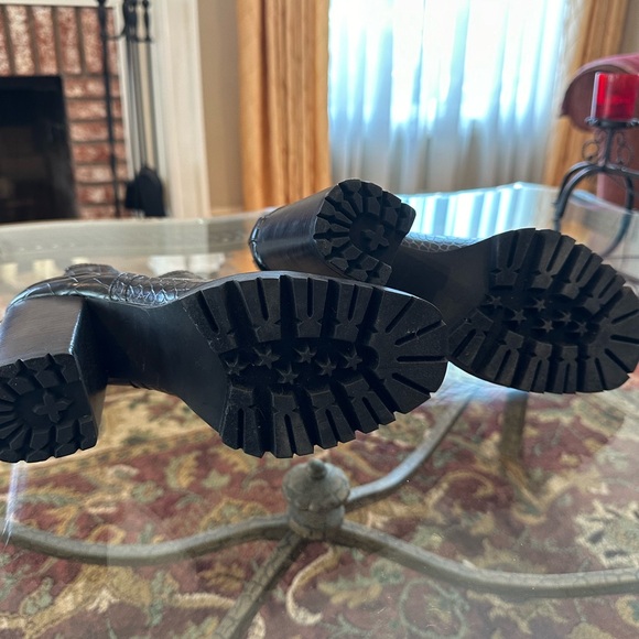 Steve Madden Ladon Black Crocodile Platform Ankle Boots - Picture 6 of 7